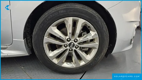 KIA CARNIVAL 9-SEATER PRESTIGE