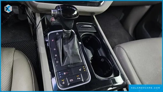 KIA CARNIVAL 9-SEATER PRESTIGE