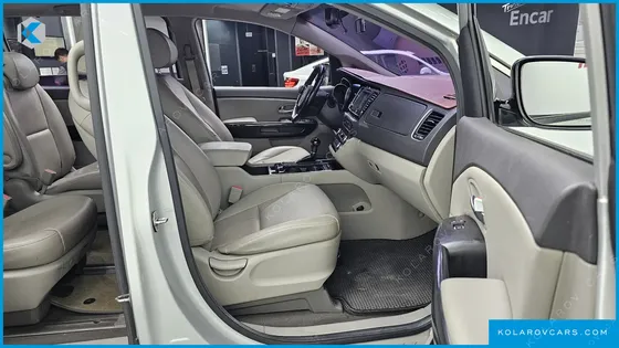 KIA CARNIVAL 9-SEATER PRESTIGE