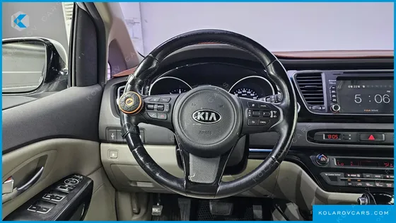 KIA CARNIVAL 9-SEATER PRESTIGE