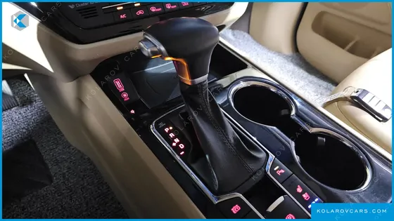 KIA CARNIVAL 9-SEATER NOBLESSE SPECIAL