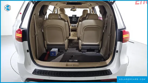 KIA CARNIVAL 9-SEATER HI-LIMOUSINE