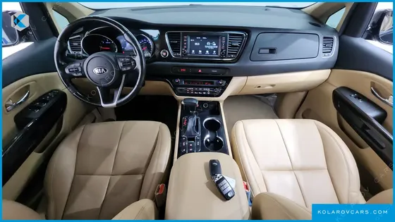 KIA CARNIVAL 7-SEATER LIMOUSINE