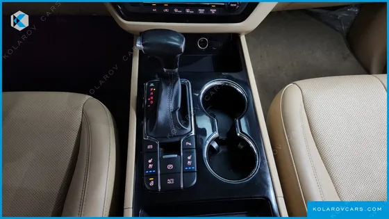 KIA CARNIVAL 7-SEATER LIMOUSINE