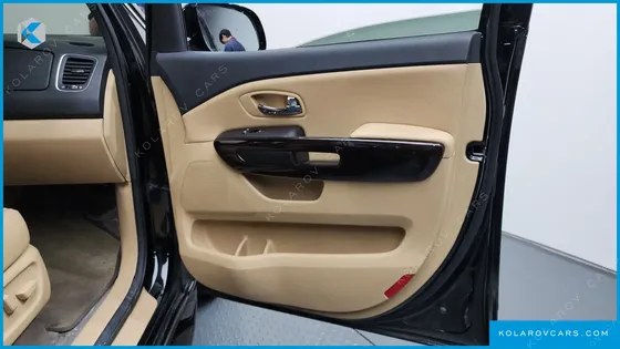 KIA CARNIVAL 7-SEATER LIMOUSINE