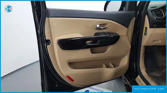KIA CARNIVAL 7-SEATER LIMOUSINE