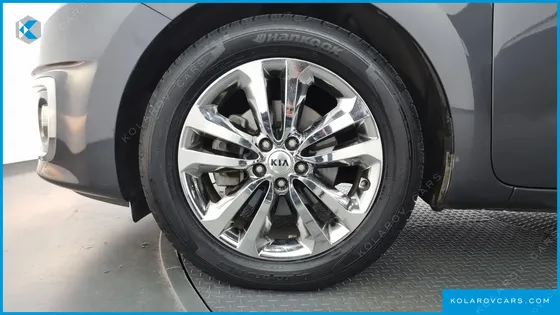 KIA CARNIVAL 9-SEATER NOBLESSE