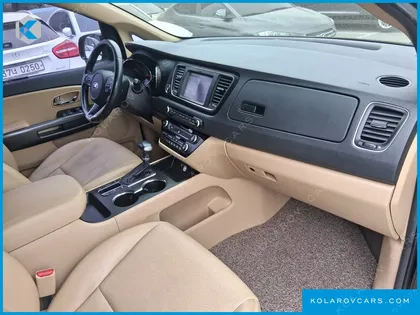 KIA CARNIVAL 9-SEATER LUXURY