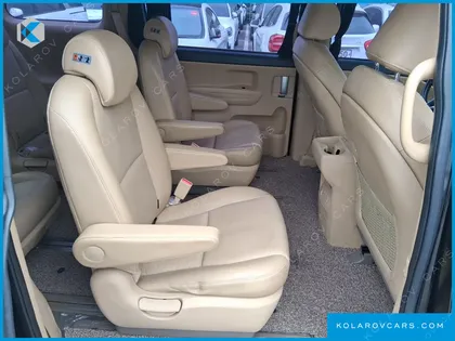 KIA CARNIVAL 9-SEATER LUXURY