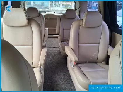 KIA CARNIVAL 9-SEATER LUXURY