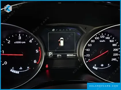 KIA CARNIVAL 9-SEATER NOBLESSE