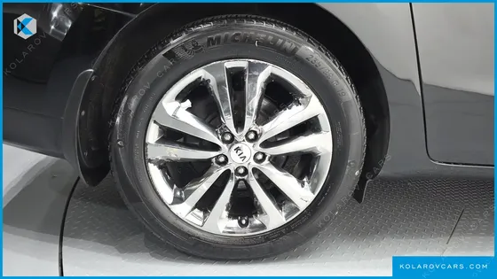 KIA CARNIVAL 9-SEATER PRESTIGE