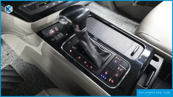 KIA CARNIVAL 9-SEATER PRESTIGE