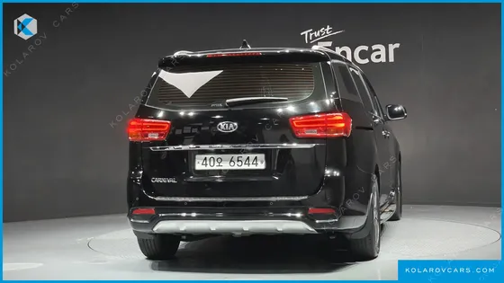 KIA CARNIVAL 9-SEATER LUXURY