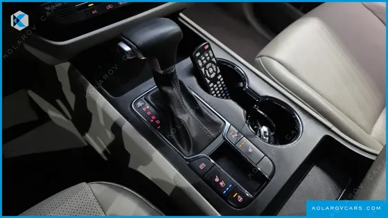 KIA CARNIVAL 9-SEATER LUXURY