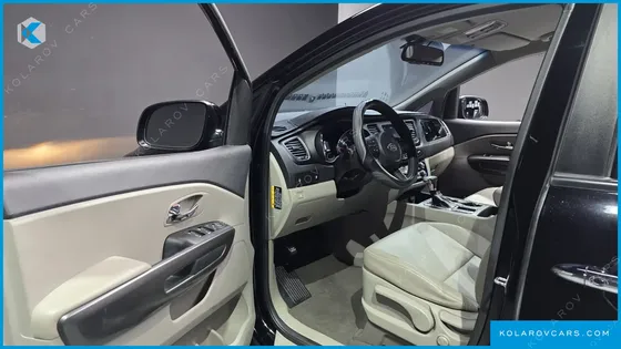KIA CARNIVAL 9-SEATER LUXURY