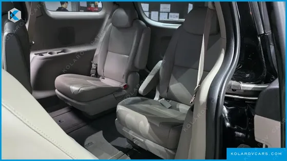 KIA CARNIVAL 9-SEATER LUXURY