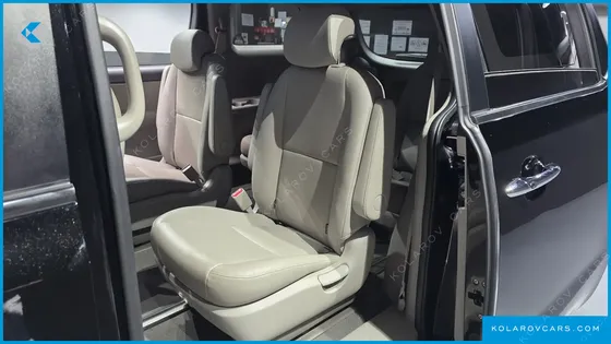 KIA CARNIVAL 9-SEATER LUXURY