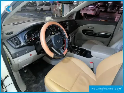 KIA CARNIVAL 6-SEATER WHEELCHAIR LIFT
