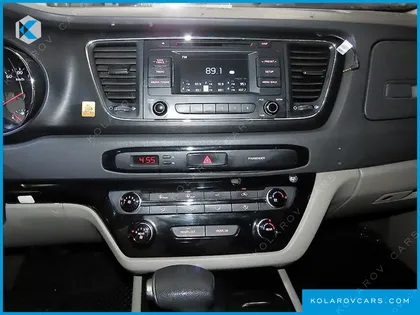 KIA CARNIVAL 6-SEATER WHEELCHAIR LIFT