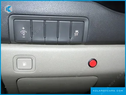 KIA CARNIVAL 6-SEATER WHEELCHAIR LIFT