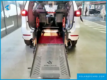 KIA CARNIVAL 6-SEATER WHEELCHAIR LIFT