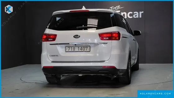 KIA CARNIVAL 11-SEATER DELUXE