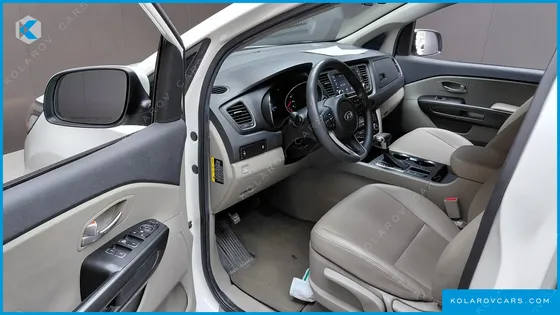 KIA CARNIVAL 11-SEATER DELUXE