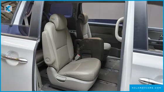KIA CARNIVAL 11-SEATER DELUXE