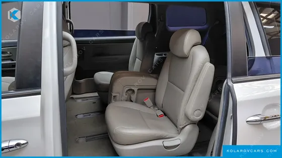 KIA CARNIVAL 11-SEATER DELUXE