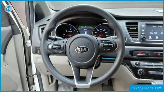 KIA CARNIVAL 11-SEATER DELUXE