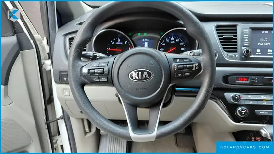 KIA CARNIVAL 11-SEATER DELUXE