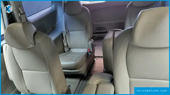 KIA CARNIVAL 11-SEATER DELUXE