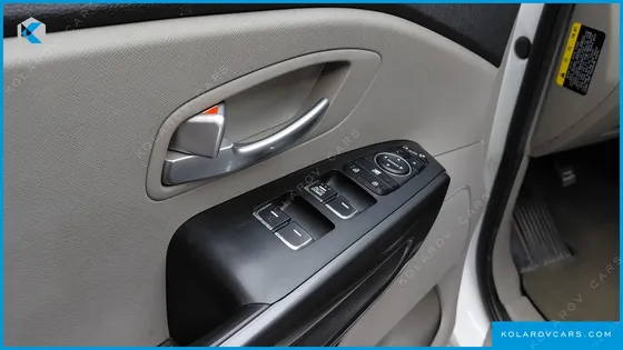 KIA CARNIVAL 11-SEATER DELUXE