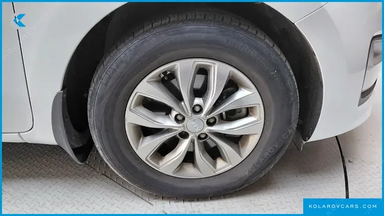 KIA CARNIVAL 11-SEATER DELUXE