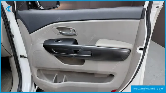 KIA CARNIVAL 11-SEATER DELUXE