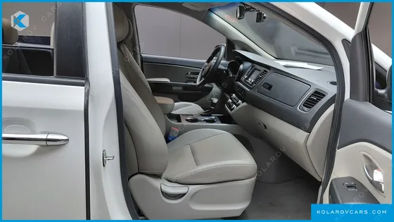 KIA CARNIVAL 11-SEATER DELUXE