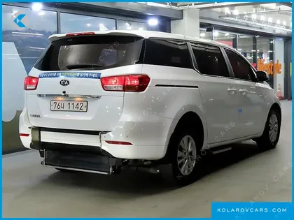 KIA CARNIVAL 6-SEATER WHEELCHAIR LIFT
