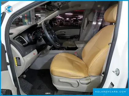 KIA CARNIVAL 6-SEATER WHEELCHAIR LIFT