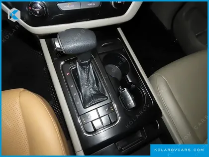 KIA CARNIVAL 6-SEATER WHEELCHAIR LIFT