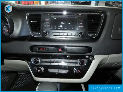KIA CARNIVAL 6-SEATER WHEELCHAIR LIFT
