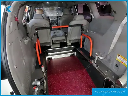 KIA CARNIVAL 6-SEATER WHEELCHAIR LIFT