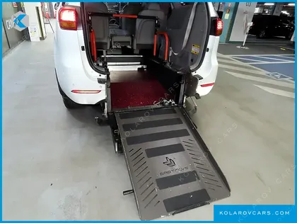 KIA CARNIVAL 6-SEATER WHEELCHAIR LIFT