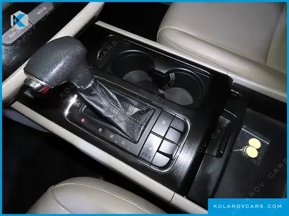 KIA CARNIVAL 6-SEATER WHEELCHAIR LIFT