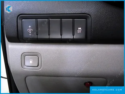 KIA CARNIVAL 6-SEATER WHEELCHAIR LIFT