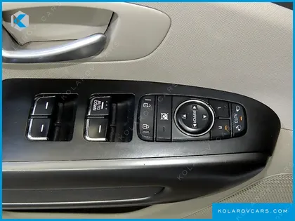 KIA CARNIVAL 6-SEATER WHEELCHAIR LIFT