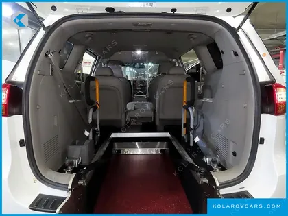 KIA CARNIVAL 6-SEATER WHEELCHAIR LIFT