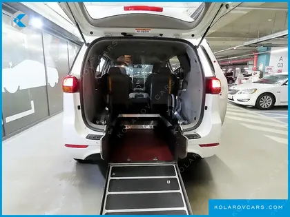 KIA CARNIVAL 6-SEATER WHEELCHAIR LIFT