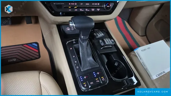 KIA CARNIVAL GASOLINE 9-SEATER NOBLESSE