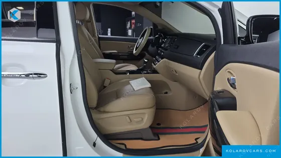 KIA CARNIVAL GASOLINE 9-SEATER NOBLESSE